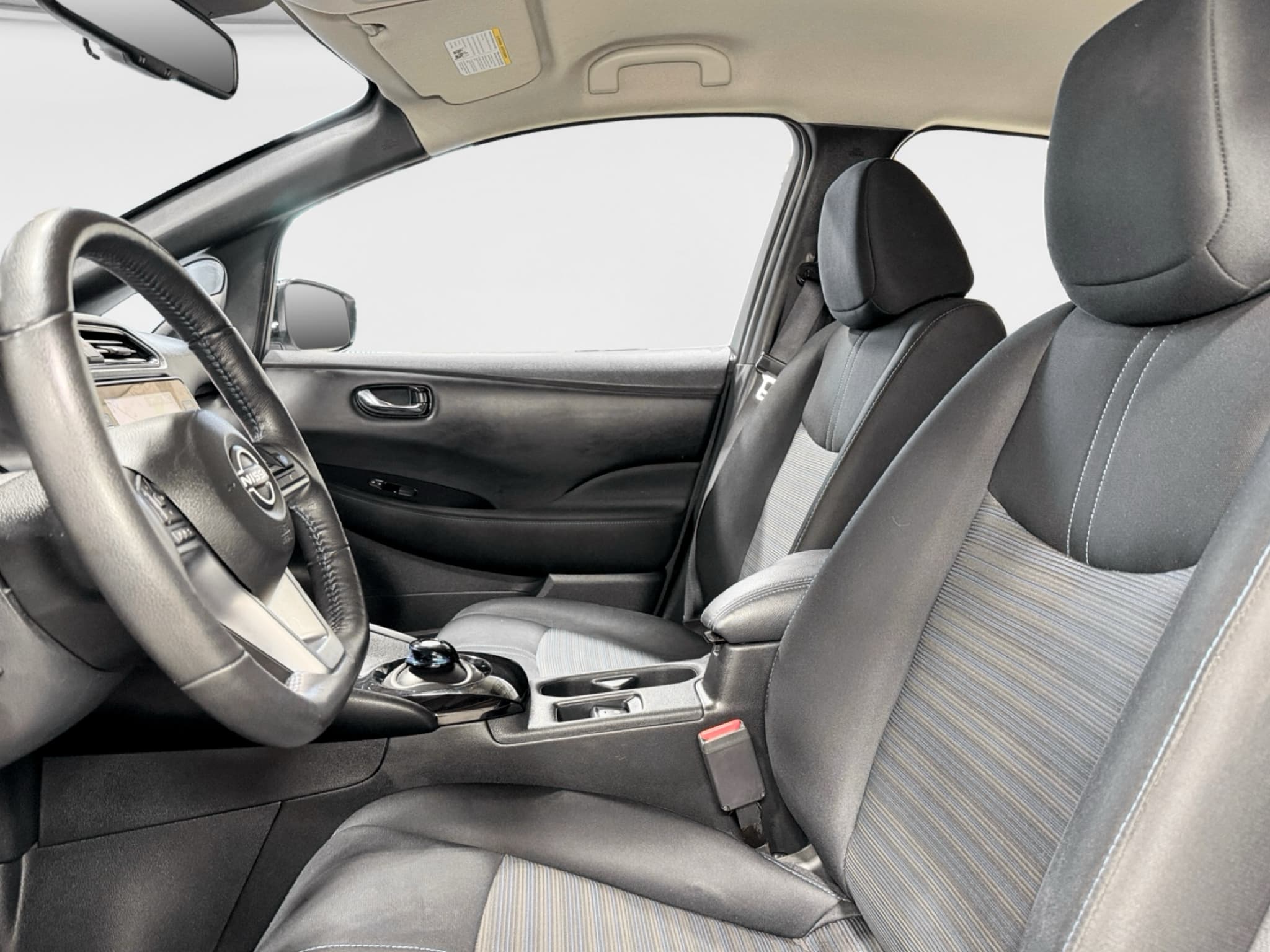 2023 Nissan LEAF view 16