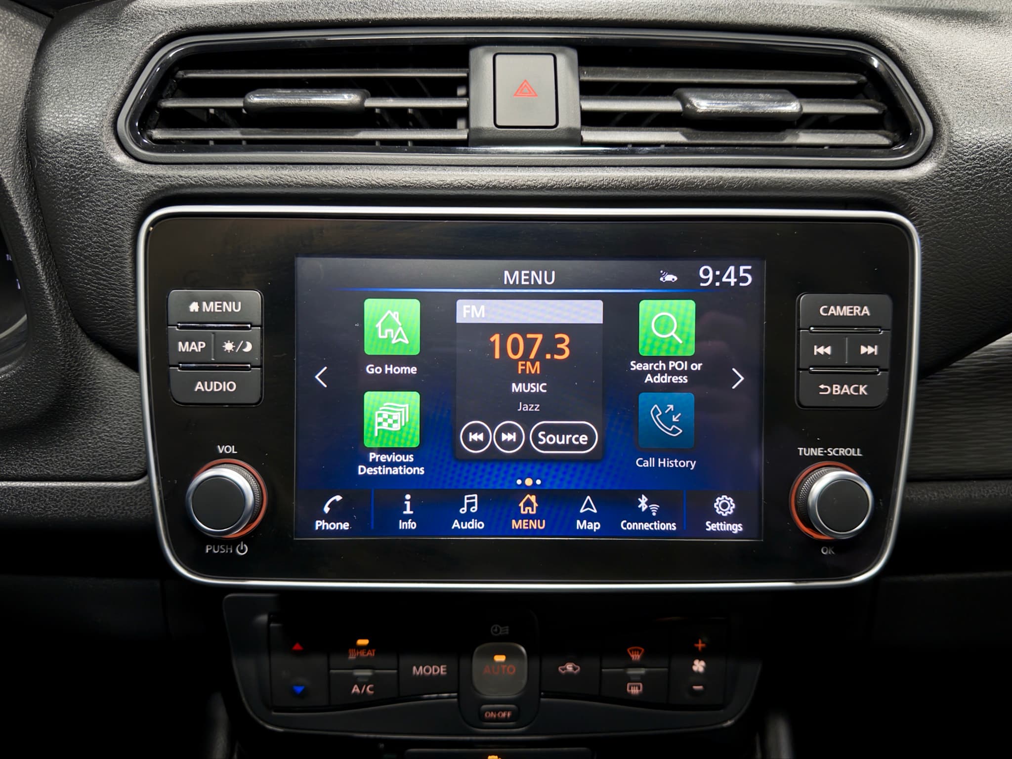 2023 Nissan LEAF view 12