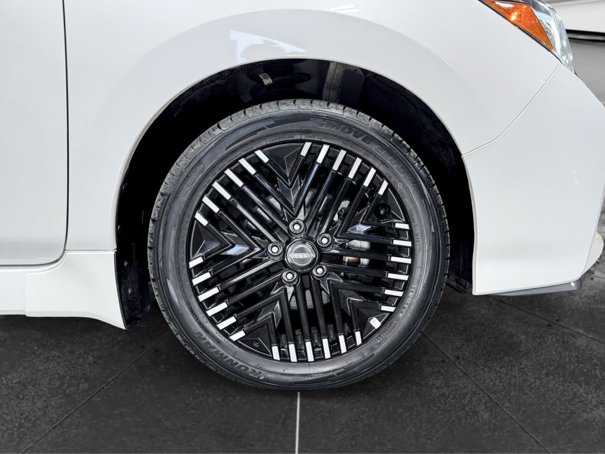 2023 Nissan LEAF view 31