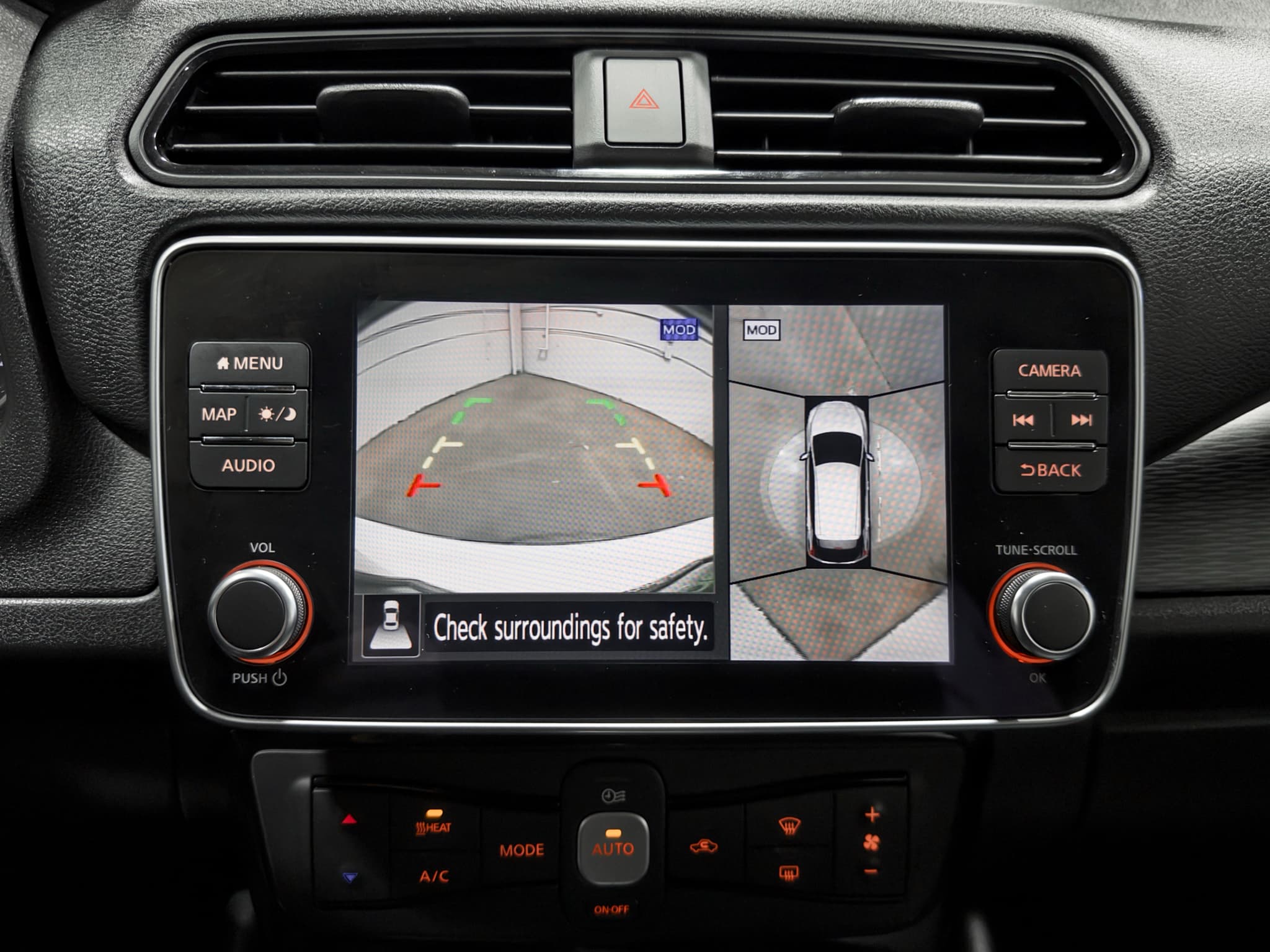 2023 Nissan LEAF view 14