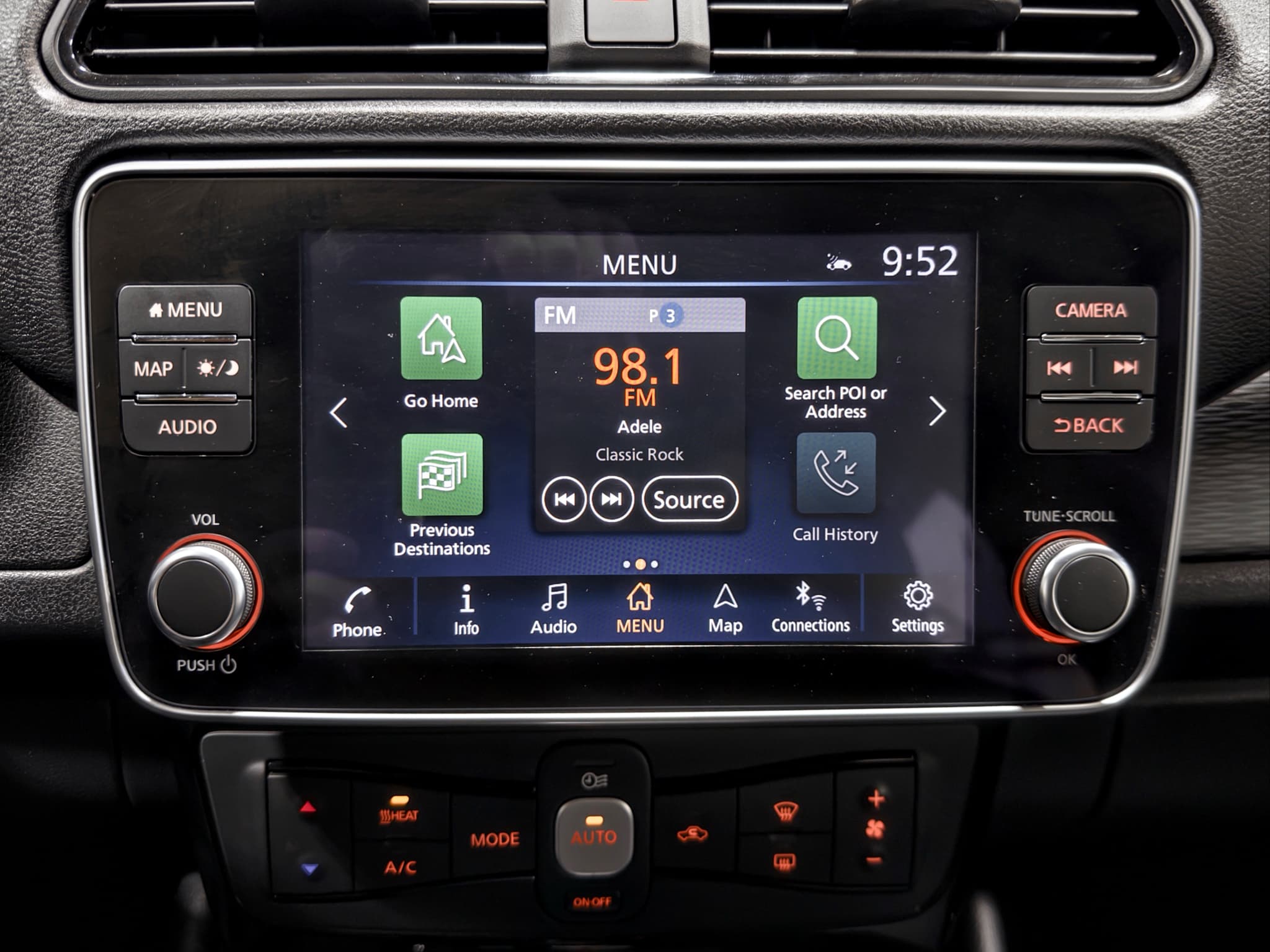 2023 Nissan LEAF view 13