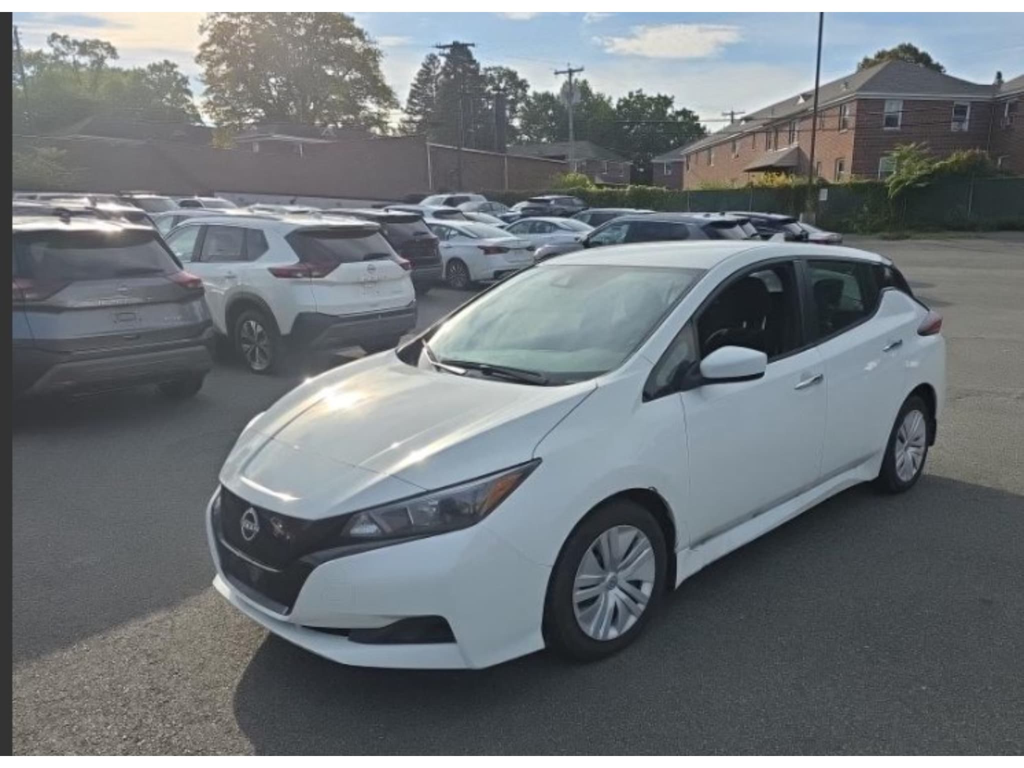 2023 Nissan LEAF view 1