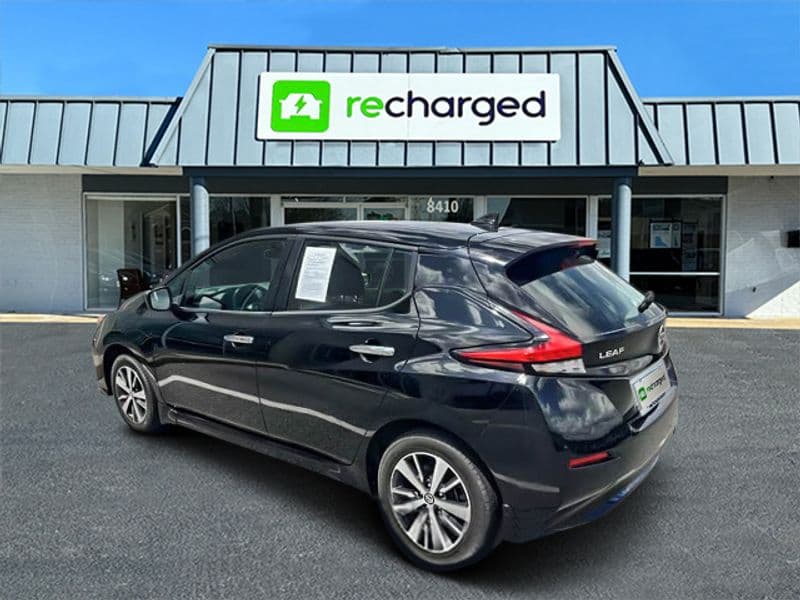 2022 Nissan LEAF view 4