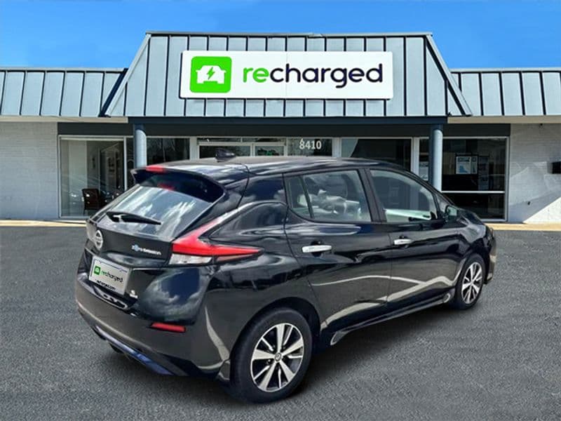 2022 Nissan LEAF view 6