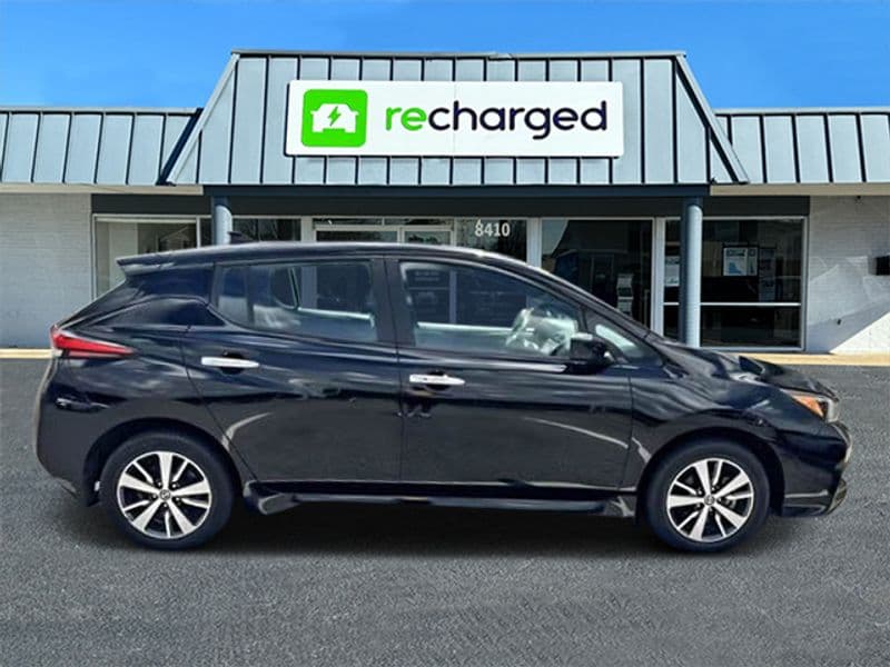 2022 Nissan LEAF view 8