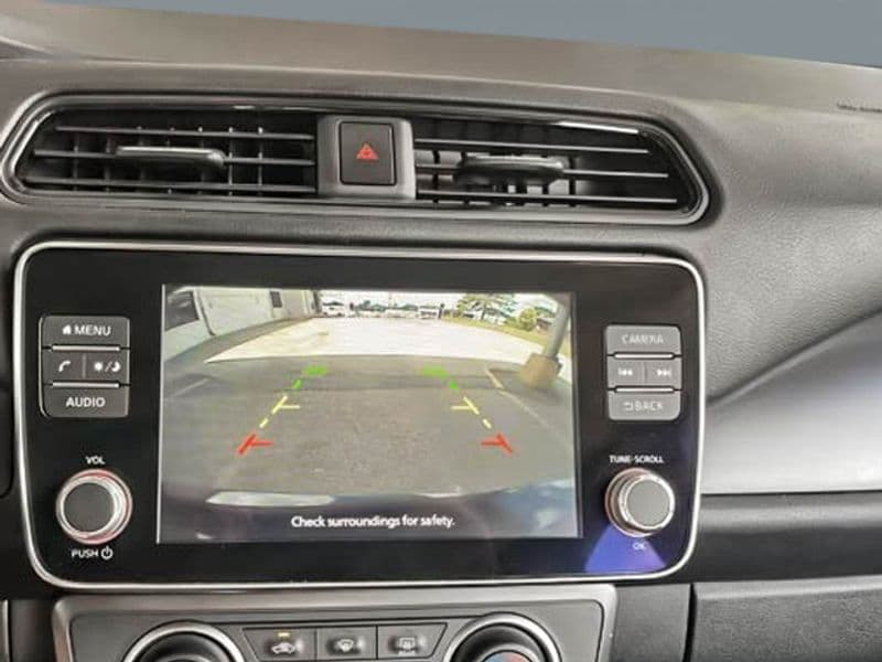 2022 Nissan LEAF view 18
