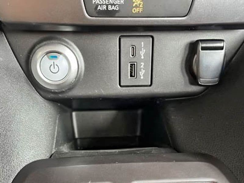 2022 Nissan LEAF view 19