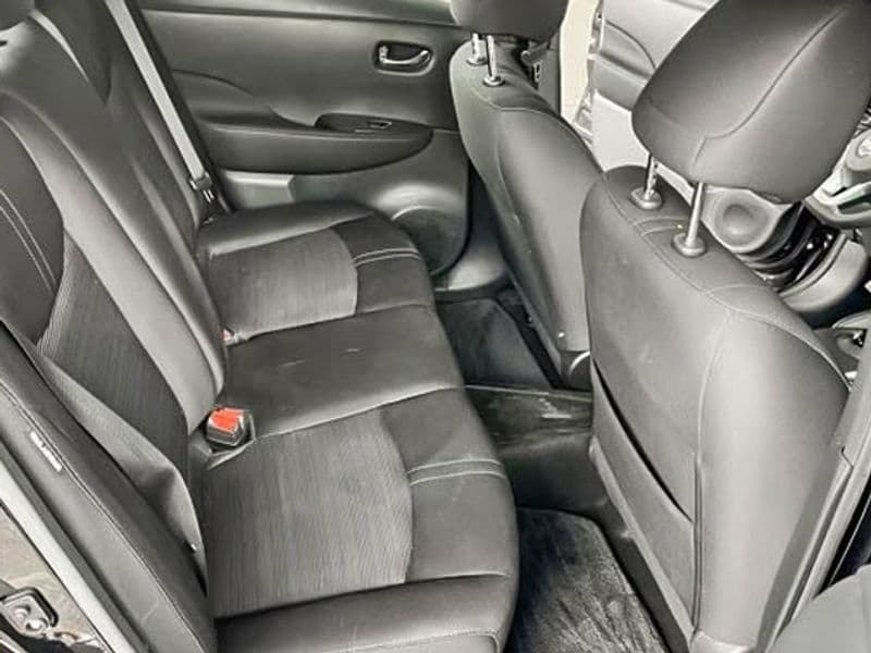 2022 Nissan LEAF view 24