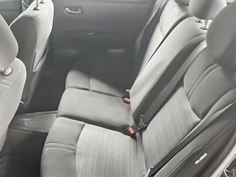 2022 Nissan LEAF view 25