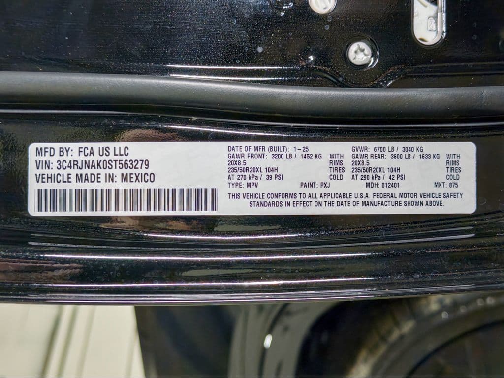 2025 Jeep Wagoneer S view 31