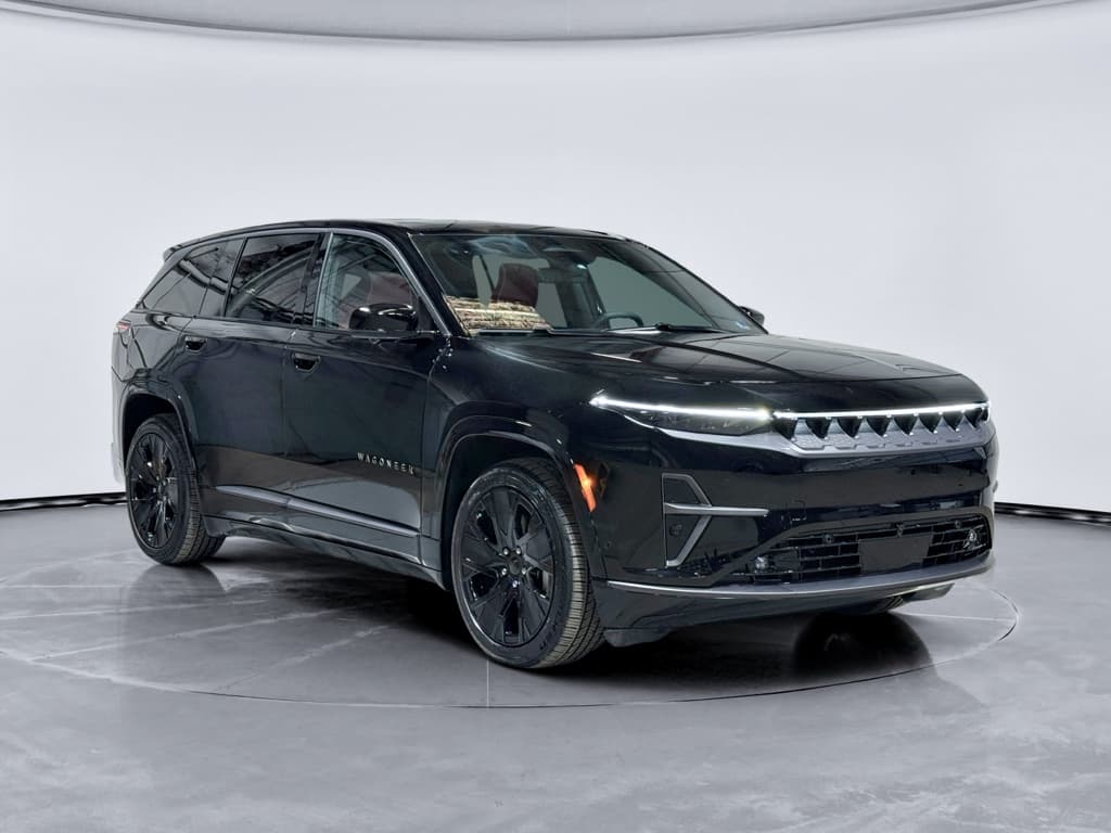 2025 Jeep Wagoneer S view 4