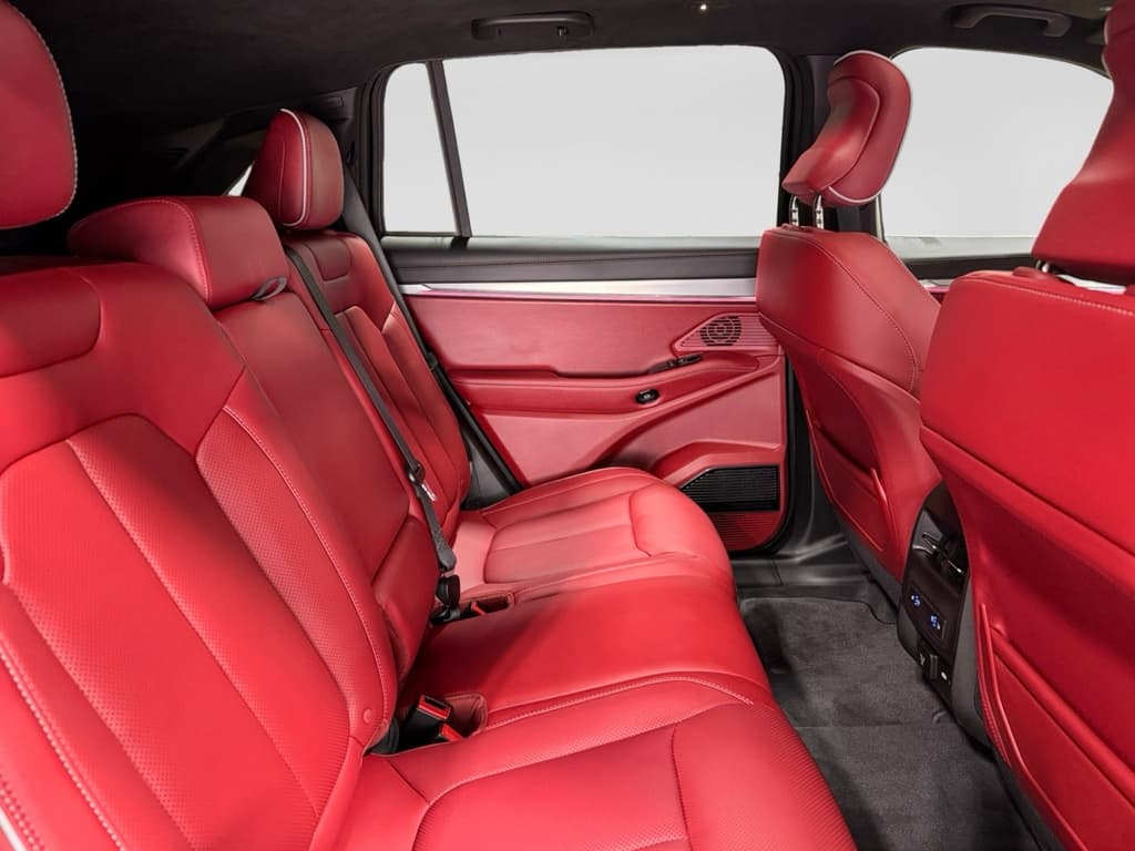 2025 Jeep Wagoneer S view 24