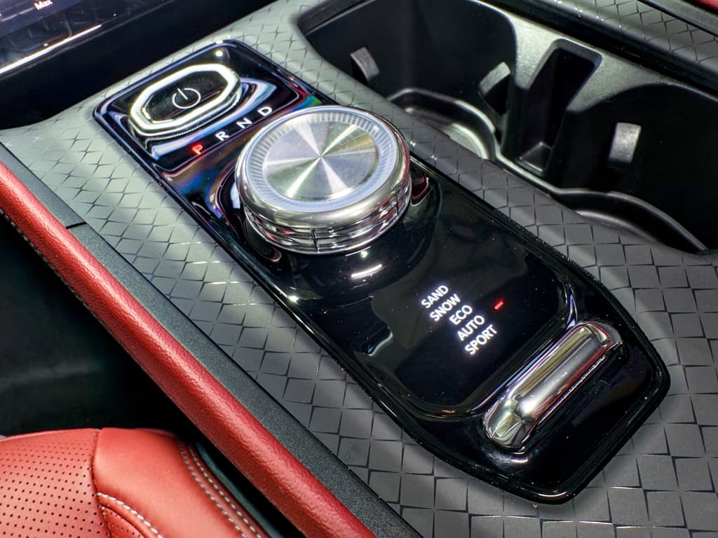 2025 Jeep Wagoneer S view 21