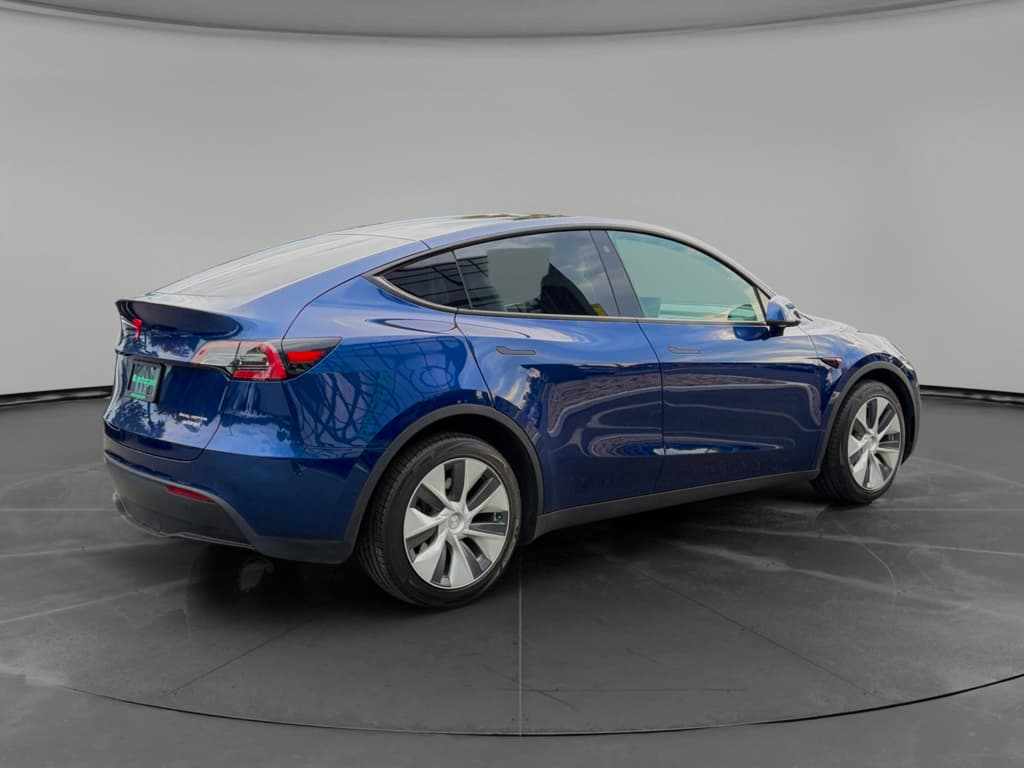 2022 Tesla Model Y view 4