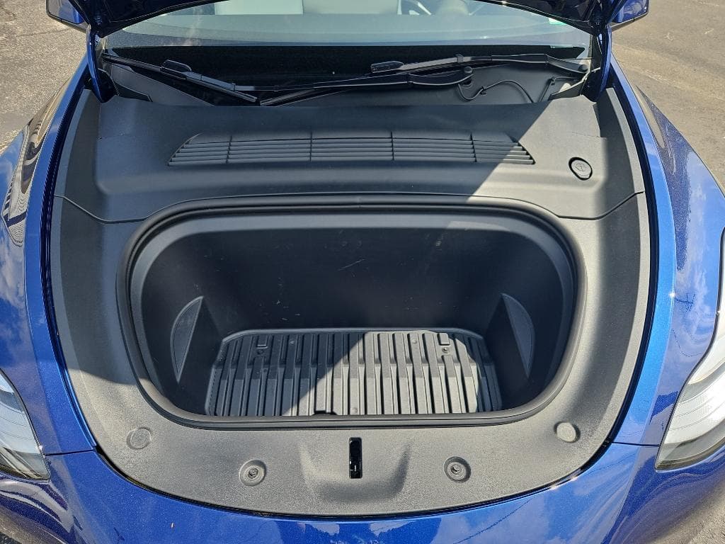 2022 Tesla Model Y view 20