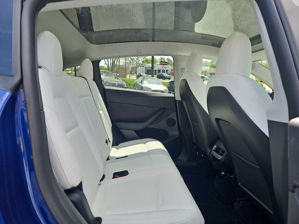 2022 Tesla Model Y view 17