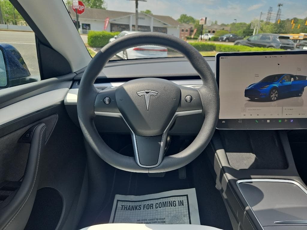 2022 Tesla Model Y view 8