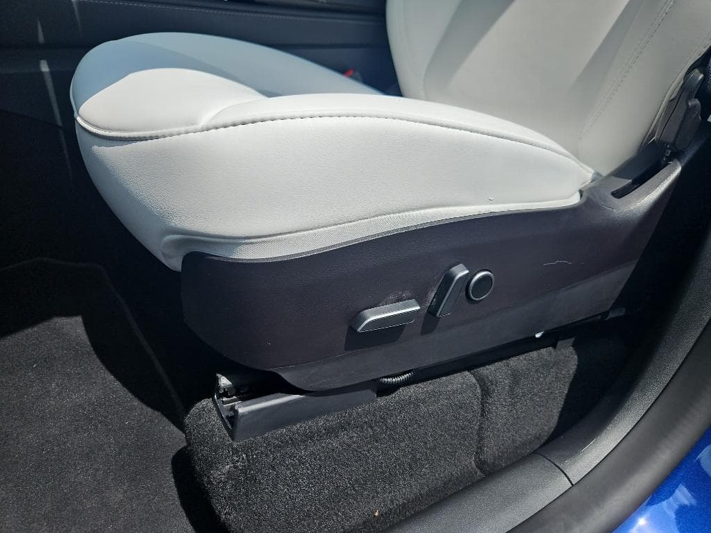 2022 Tesla Model Y view 7