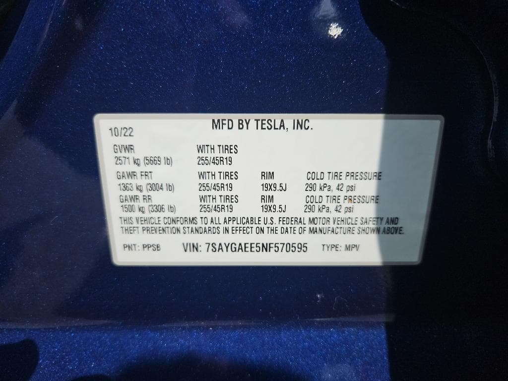 2022 Tesla Model Y view 21
