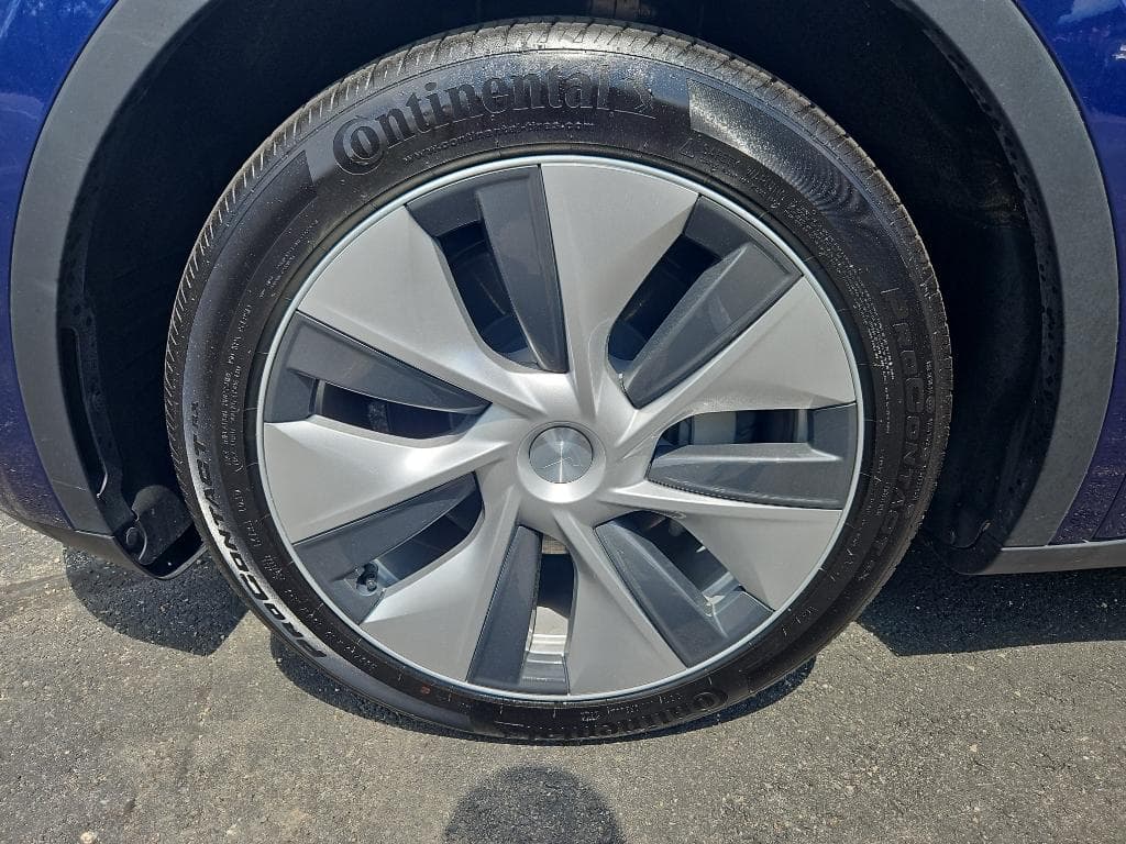 2022 Tesla Model Y view 23
