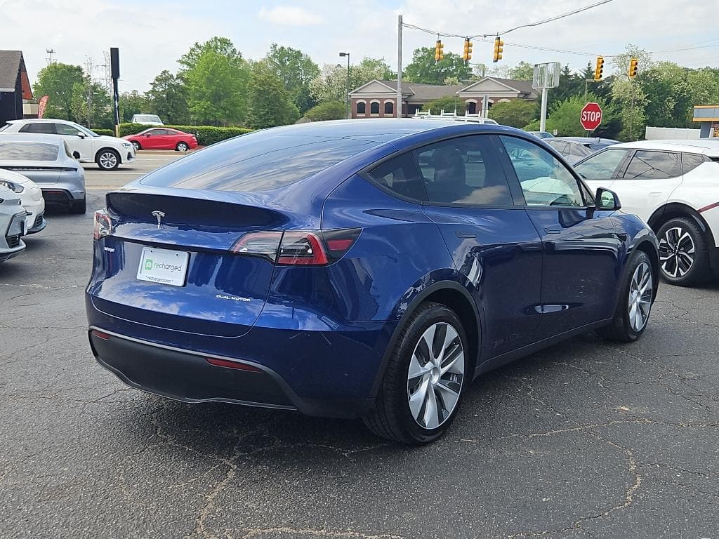 2022 Tesla Model Y view 3