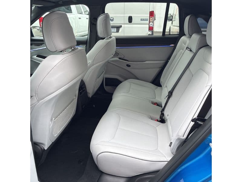 2025 Jeep Wagoneer S view 6