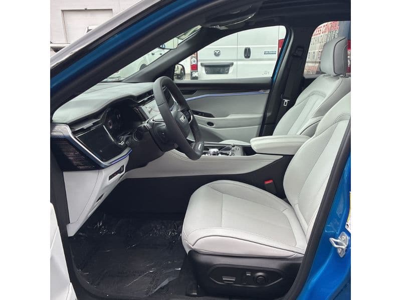 2025 Jeep Wagoneer S view 5