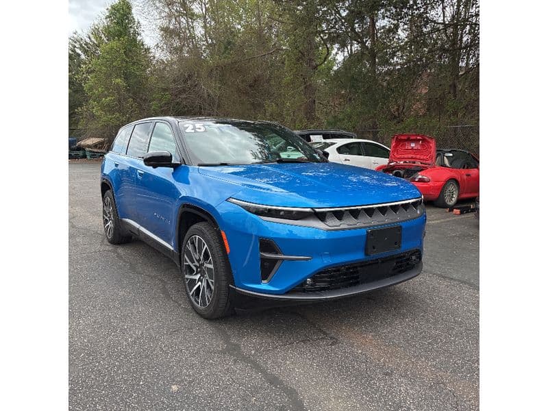 2025 Jeep Wagoneer S view 2