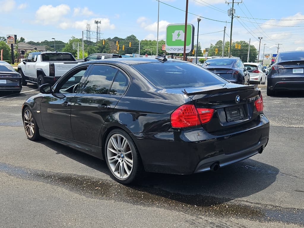 2011 BMW 3 series view 2