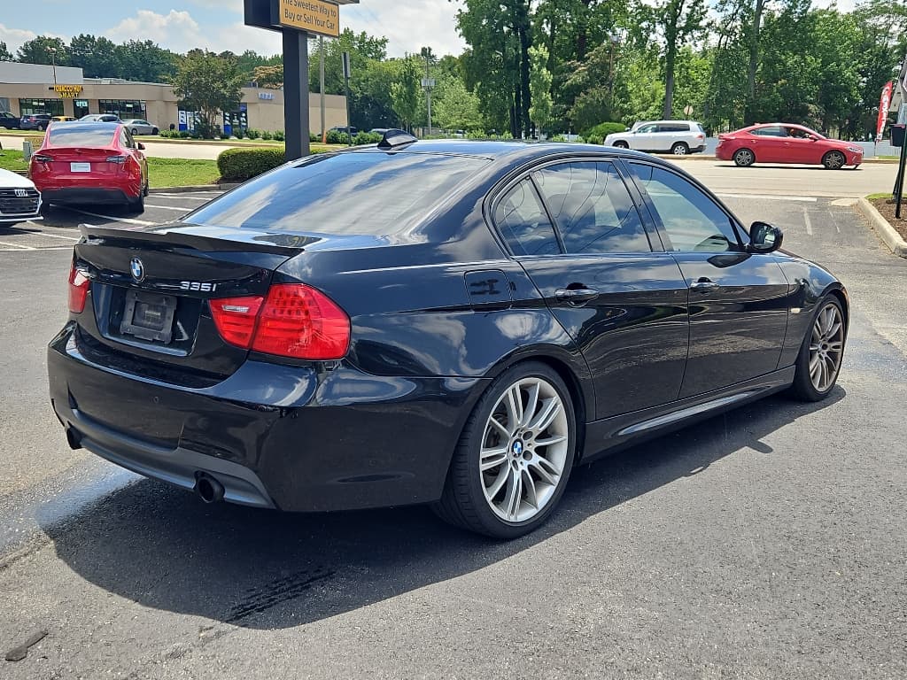 2011 BMW 3 series view 3