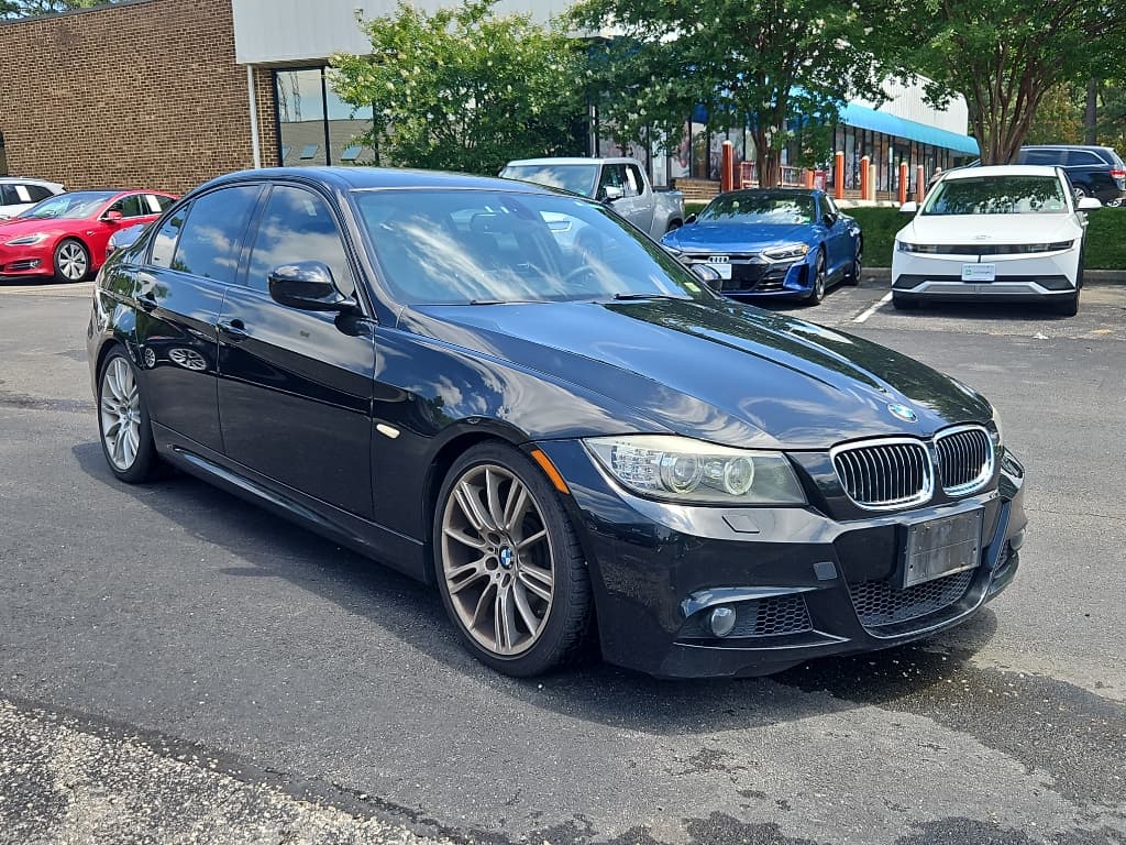 2011 BMW 3 series view 4