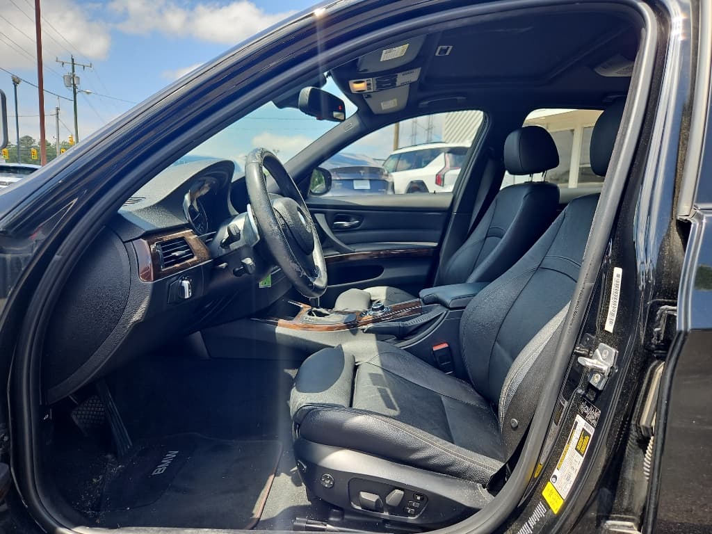 2011 BMW 3 series view 5