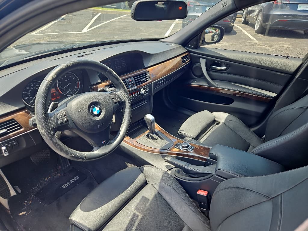 2011 BMW 3 series view 6
