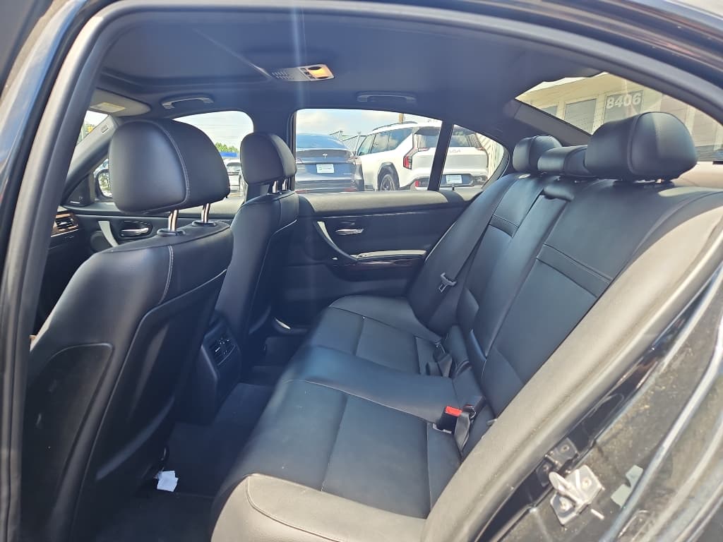 2011 BMW 3 series view 7