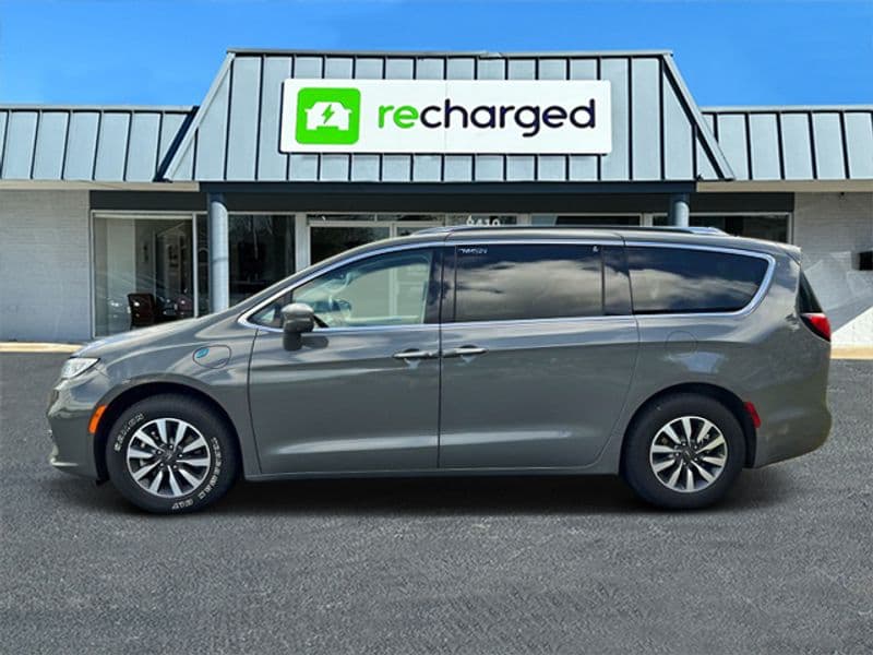 2021 Chrysler Pacifica view 2