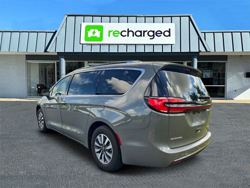 2021 Chrysler Pacifica view 5
