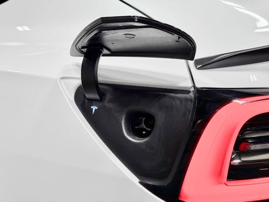 2023 Tesla Model 3 view 5