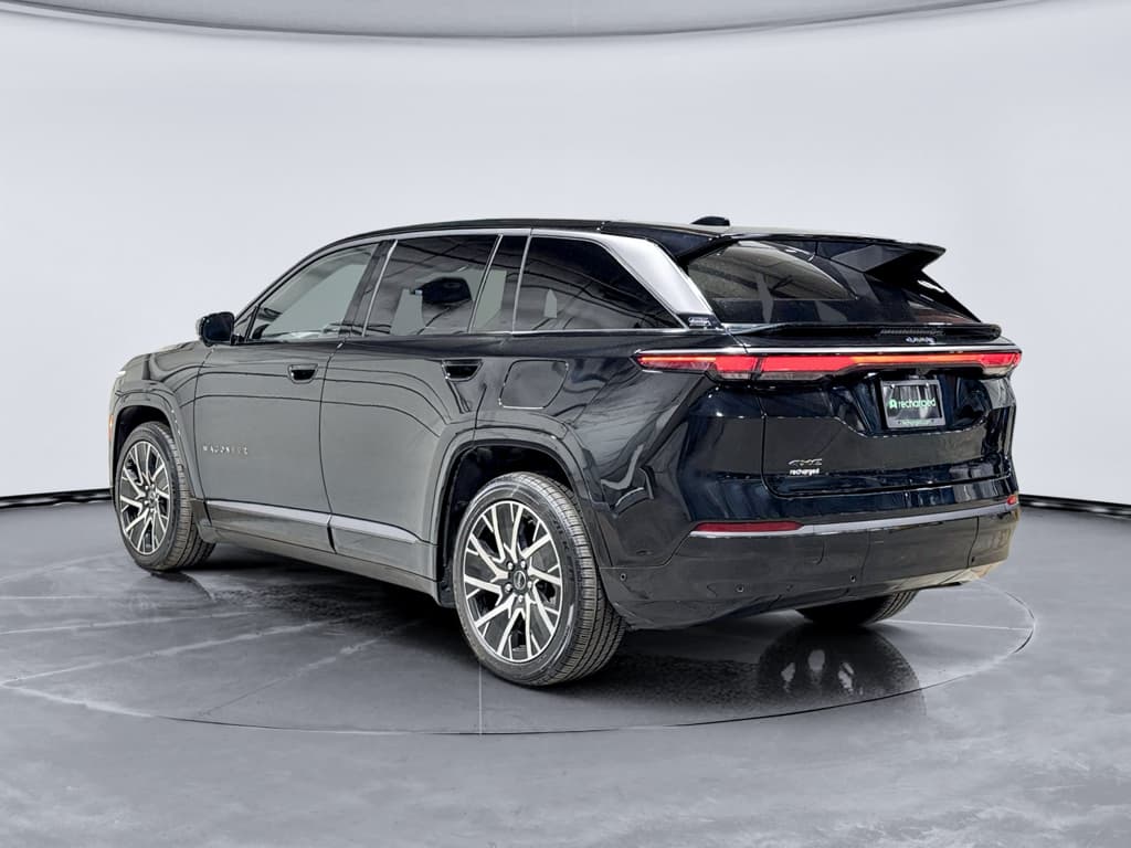 2025 Jeep Wagoneer S view 2