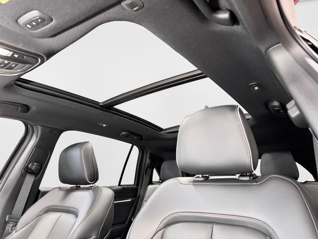 2025 Jeep Wagoneer S view 25