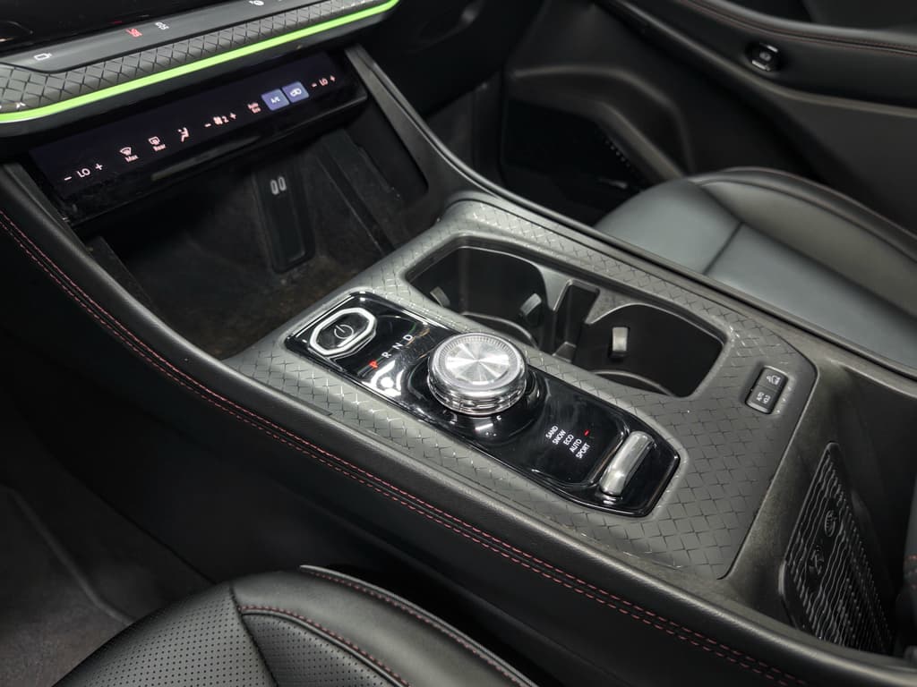 2025 Jeep Wagoneer S view 20