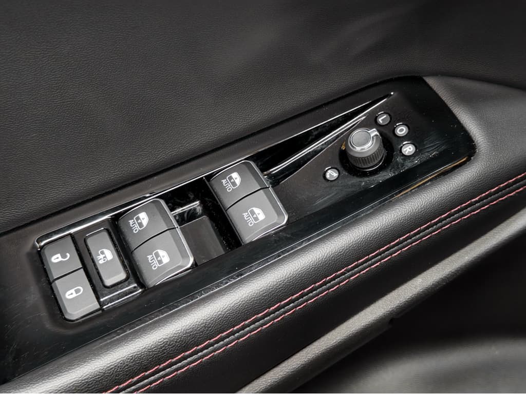 2025 Jeep Wagoneer S view 8
