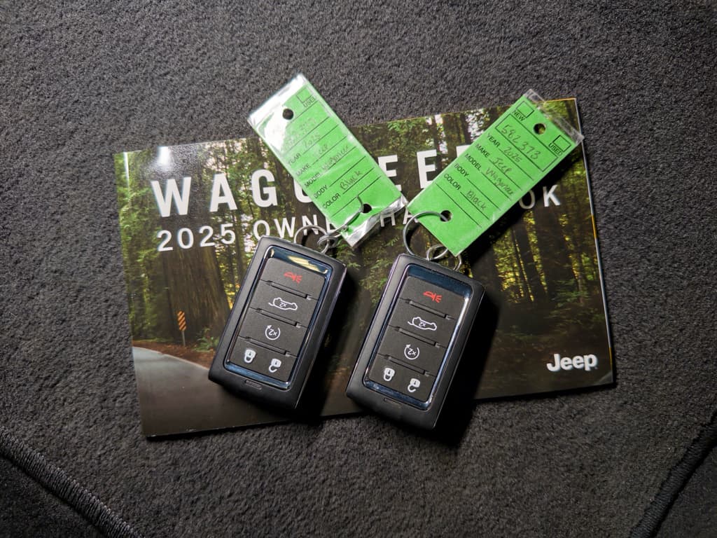 2025 Jeep Wagoneer S view 24