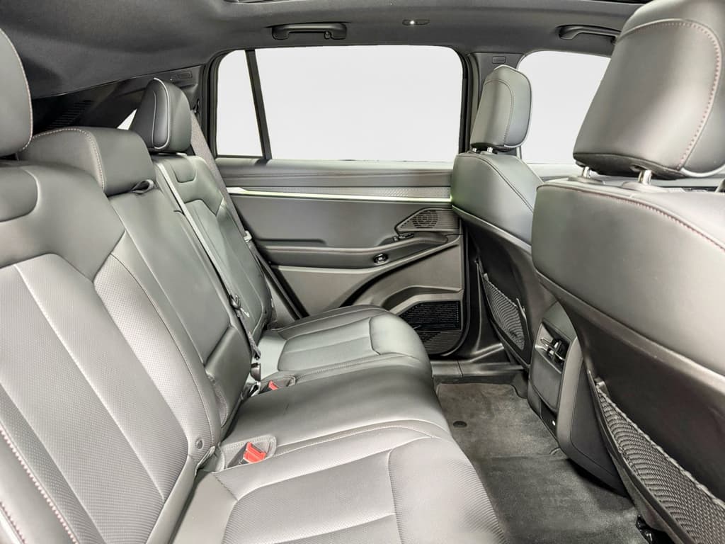 2025 Jeep Wagoneer S view 23