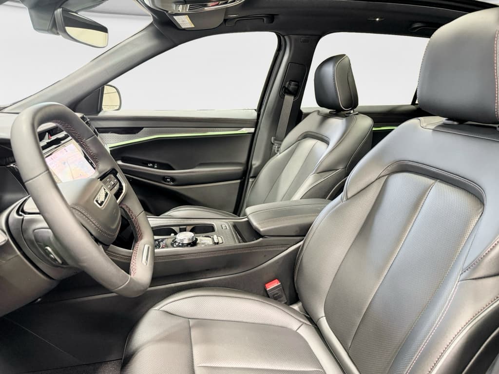 2025 Jeep Wagoneer S view 18