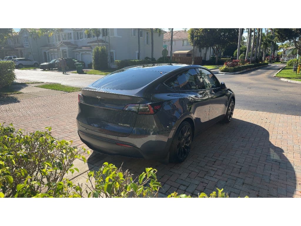 2023 Tesla Model Y view 3