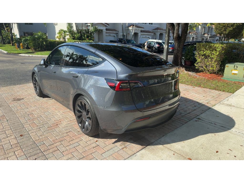 2023 Tesla Model Y view 4