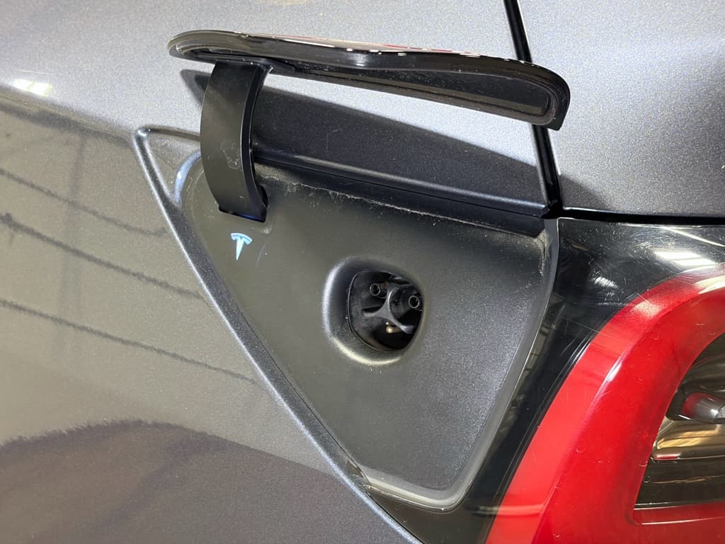 2023 Tesla Model Y view 5