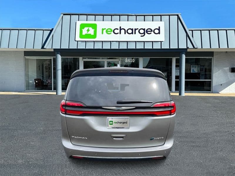 2021 Chrysler Pacifica view 5