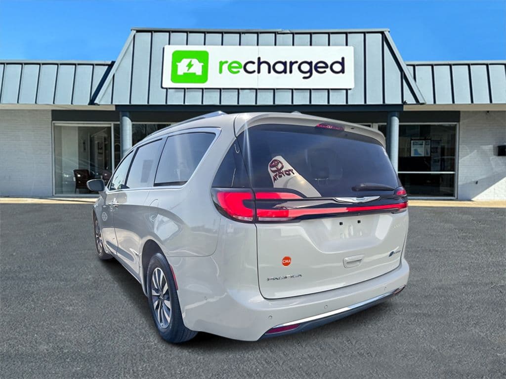 2021 Chrysler Pacifica view 5