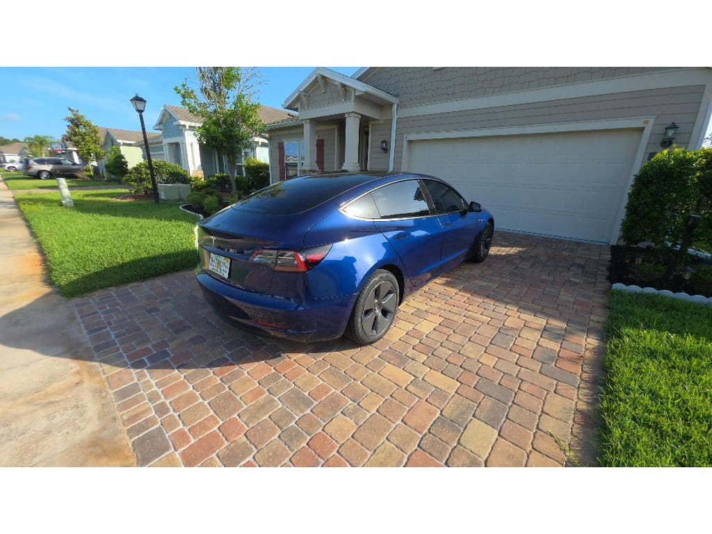 2023 Tesla Model 3 view 3